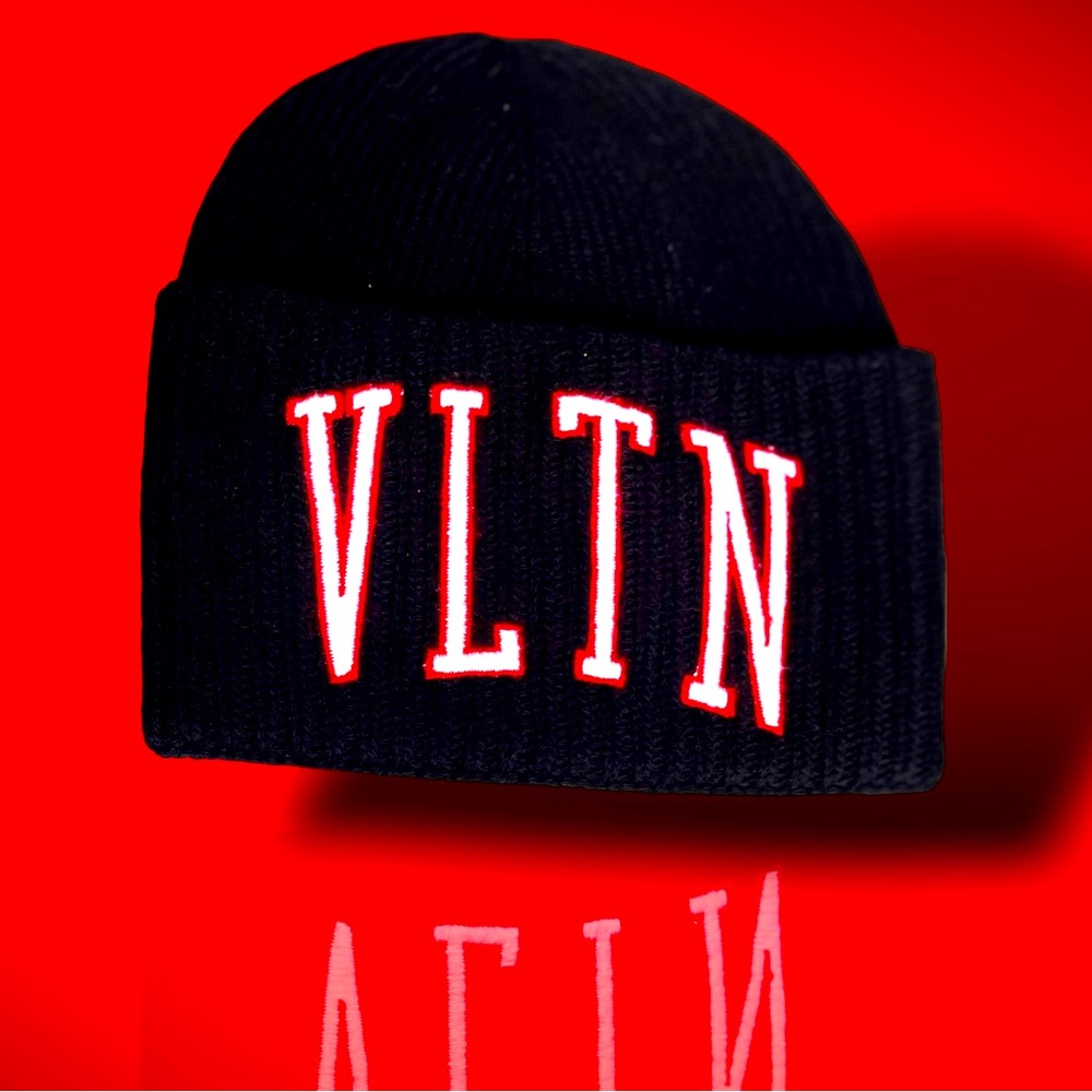 Valentino 2023 NWOT cap. 100% authentic
